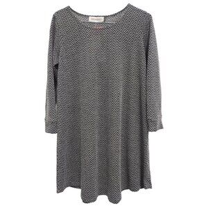 Evereve Veronica M Womens Tunic Top Large Black Gray Chevron 3/4 Sleeve BOHO NEW
